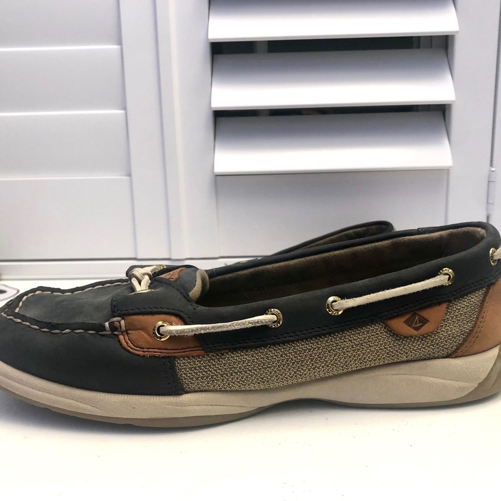 Sperry suede boat shoe. Navy blue. Worn twice.